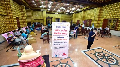 Bạn trẻ đến chùa Giác Ngộ hiến máu nhân đạo 