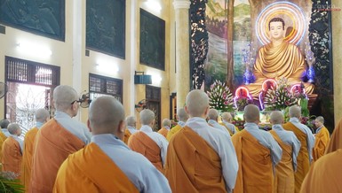 Trang nghiêm khóa lễ tại chánh điện