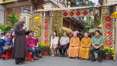 Phiên chợ "Nghĩa tình quê hương" có sự chứng minh của Hòa thượng Thích Thiện Nhơn, Chủ tịch Hội đồng Trị sự GHPGVN