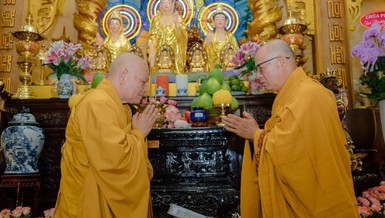 Hòa thượng Thích Thiện Nhơn và Hòa thượng Thích Thiện Ý đối thú tác pháp an cư hàng Thượng tọa