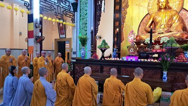 Đoàn cúng dường tại trường hạ chùa Xá Lợi, Q.3, TP.HCM