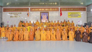 Chư tôn đức Ban Thường trực Ban Trị sự GHPGVN TP.HCM thăm trường hạ chùa Pháp Thành