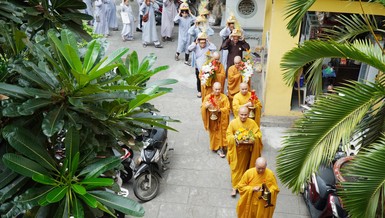 Khóa lễ nhiễu y cúng dường lên chư tôn đức trong lễ Vu lan - Báo hiếu sáng 13-7-Quý mão tại chùa Huỳnh Kim