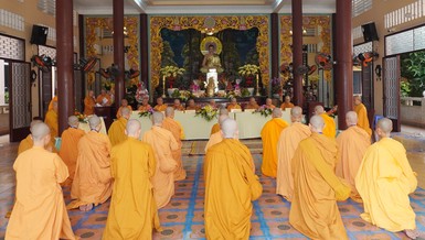 Giới tử cung thỉnh Hội đồng Thập sự đăng đàn truyền giới Thức-xoa-ma-na và Sa-di-ni