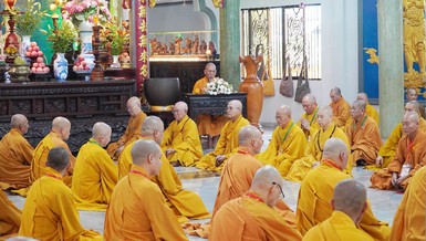 Chư Tăng Q.Gò Vấp Bố-tát tại trường hạ chùa Huỳnh Kim (Q.Gò Vấp, TP.HCM)