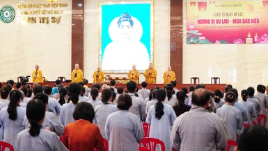 Đạo tràng khóa tu Ngày an lạc lần thứ 56 tại Việt Nam Quốc Tự