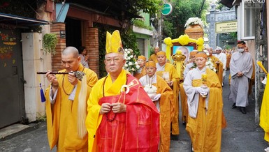 Lễ phụng tống kim quan Ni trưởng Thích nữ Lệ Phát đến nơi trà-tỳ, tại Đài hỏa táng Phước Lạc Viên (Bình Dương)