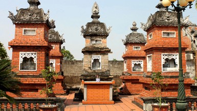 Năm ngọn tháp trong chùa Ninh Phúc - Ảnh: Báo An Ninh Hải Phòng