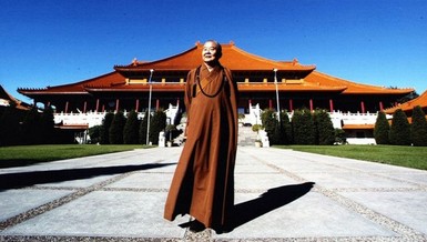 Hòa thượng Tinh Vân: “Chúng ta phải có sức mạnh của sự nhẫn nhục. Không phàn nàn khi được giao trách nhiệm và không đổ lỗi cho người khác khi gặp khó khăn”.