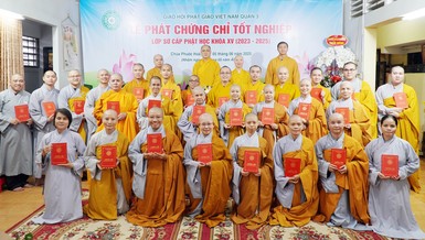 Trao chứng chỉ tốt nghiệp khóa 15 - Lớp Sơ cấp Phật học Q.3 