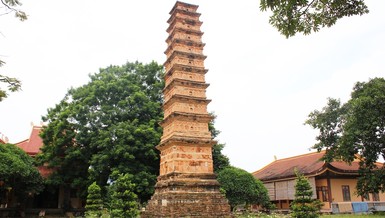 Tháp Bình Sơn là một trong những ngọn tháp đất nung cổ cao nhất còn lại tại Việt Nam - Ảnh: Chu Minh Khôi