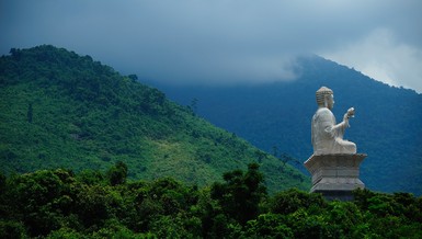 "Trí tuệ được giới hạnh (đạo đức) làm cho thanh tịnh. Giới hạnh được trí tuệ làm cho thanh tịnh. Ở đâu có giới, ở đó có trí tuệ; ở đâu có trí tuệ ở đó có giới. Người có giới hạnh nhất định có trí tuệ, người có trí tuệ nhất định có giới hạnh”