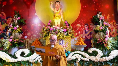 Hòa thượng Thích Như Tín tuyên đọc Thông điệp Đại lễ Phật đản Phật lịch 2566 của Đức Trưởng lão Quyền Pháp chủ GHPGVN