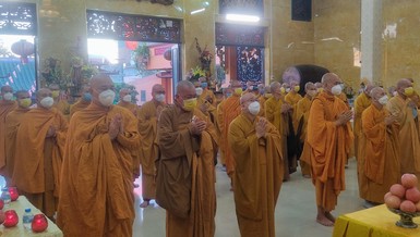 Chư hành giả trường hạ chùa Tuyền Lâm bố-tát, thính giới 