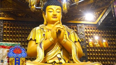 Chánh điện chùa Vạn Phật