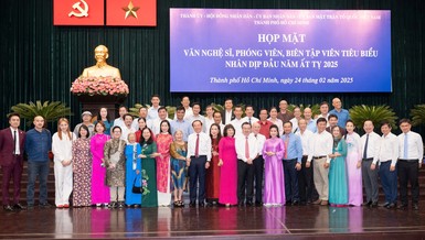 Lãnh đạo TP.HCM gặp gỡ hơn 300 văn nghệ sĩ, phóng viên và biên tập viên tiêu biểu