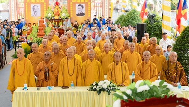 Phút mặc niệm tưởng nhớ các anh hùng, liệt sĩ vị quốc vong thân