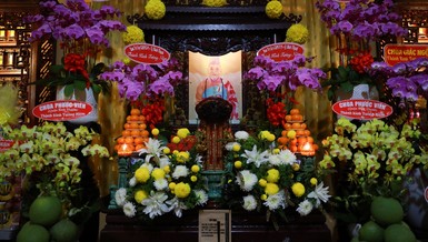 Giác linh đài Trưởng lão Hòa thượng Thích Minh Nhuận (1921-2014)