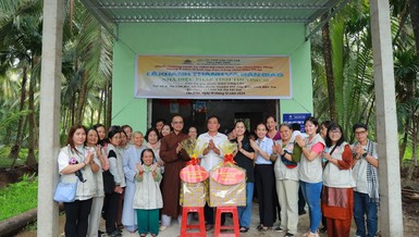 Chùa Diệu Pháp trao nhà tình thương tại ấp Tân An, xã Tân Bình, H.Mỏ Cày Bắc, tỉnh Bến Tre