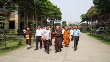 Đoàn khảo sát cơ sở hạ tầng tại Học viện Phật giáo VN tại TP.HCM, nơi diễn ra Đại lễ Vesak Liên Hiệp Quốc 2025