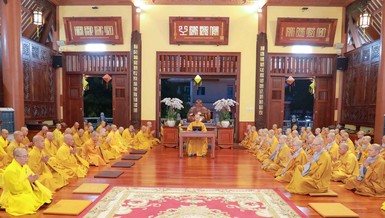 Chư Tăng Ni trang nghiêm thính giới chung tại chùa Hải Quang - Ảnh: Nguyên Tài/BGN