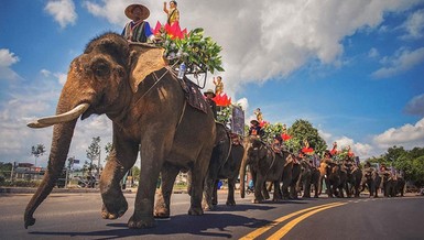 Tác phẩm "Rước Phật bằng voi" của tác giả Dương Hoài An (Đắk Lắk) giành giải nhất