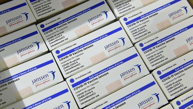 Nhãn cảnh báo tác dụng phụ trên các loại vắc-xin Covid-19