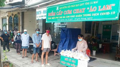 Một buổi tặng cơm chay