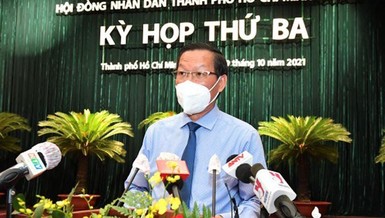 Chủ tịch UBND TP.HCM Phan Văn Mãi phát biểu tại phiên thảo luận - Ảnh: Việt Dũng