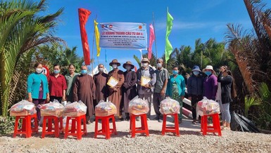 Hội Phước Thiện, chùa Tâm Thành, Hiếu Đức tặng quà xuân đến công nhân, người nghèo