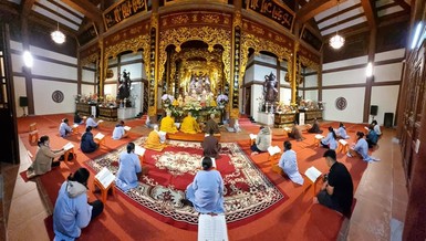 Chư Tăng, Phật tử chùa Đại Tuệ tụng kinh Dược sư cầu an đầu năm