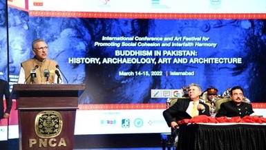 Tổng thống Pakistan Arif Alvi phát biểu trong một hội nghị về Phật giáo diễn ra vào tháng 3-2022