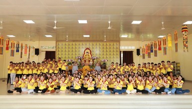 Các bạn trẻ tham dư khóa tu một ngày tại chùa Ân Thọ