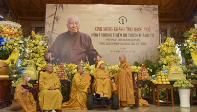 Trưởng lão Hòa thượng Thích Thanh Từ tại lễ khánh thọ bách tuế 