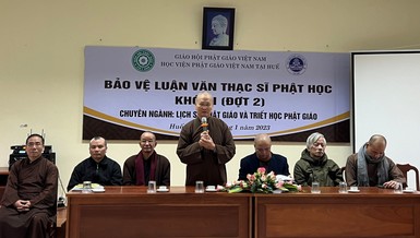 Hòa thượng Thích Hải Ấn sách tấn các học viên trước khi tiến hành bảo vệ luận văn