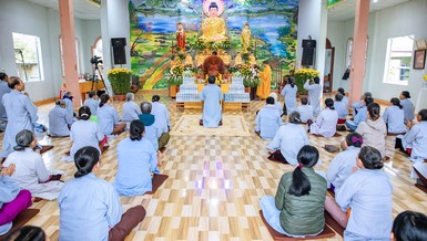 Quang cảnh lễ tạ đàn Dược Sư tại chùa Phổ Đức