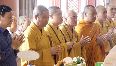 Niêm hương bạch Phật