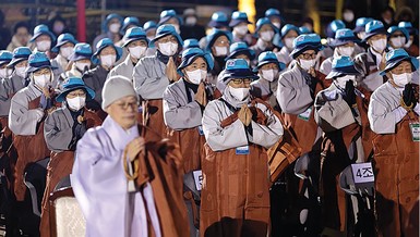 Tu sĩ Phật giáo thuộc tông phái Tào Khê của Hàn Quốc bắt đầu chuyến hành hương đi bộ 1.167km 