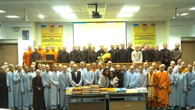 Chụp ảnh lưu niệm tại hội thảo