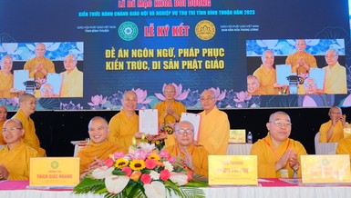 Hòa thượng Thích Minh Nhật và Hòa thượng Thích Thọ Lạc ấn ký bản ghi nhớ hợp tác về việc lan tỏa 4 đề án của Ban Văn hóa T.Ư 