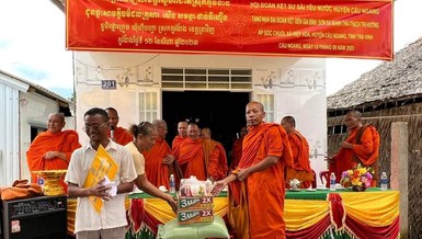 Trà Vinh: Hội Đoàn kết Sư sãi yêu nước H.Cầu Ngang trao tặng 6 nhà Đại đoàn kết