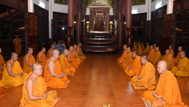 Chư Tăng Ni tọa thiền