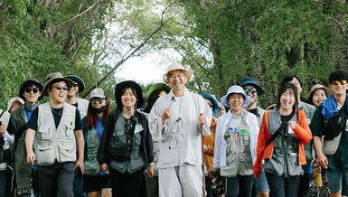 "Leo núi cho một bài tập trận quân sự khiến chúng ta cảm thấy đau đớn và khó chịu, trong khi cũng công việc đó nhưng chúng ta lại thích thú và háo hức khi giải trí. Bạn thấy đó, thái độ sẽ quyết định hạnh phúc hay khổ đau trong cuộc đời của chúng ta"