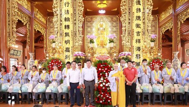 Xuân ấm tình thương