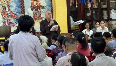 Thượng tọa Thích Từ Tánh phát biểu tại buổi lễ trao quà 