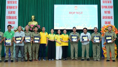 Các tự viện trên địa bàn H.Bình Chánh (TP.HCM) tặng quà Tết Giáp Thìn