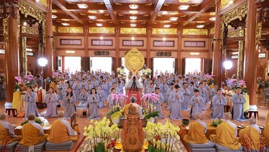 Hơn 300 Phật tử về chùa Thiên Quang quy y Tam bảo