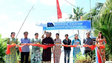 Cắt băng khánh thành cầu "Phật Đà - Kim Giác 5" tại xã Đông Thới, H.Cái Nước, Cà Mau