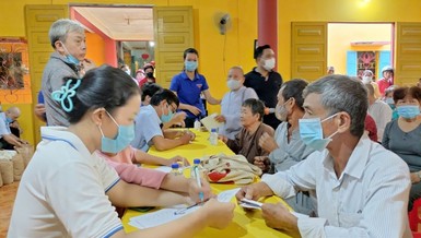 Khám bệnh, cấp thuốc miễn phí cho người dân tại TT.Cầu Kè, H.Cầu Kè, tỉnh Trà Vinh