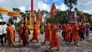 Lễ dâng y Kathina tại chùa Monivongsa (Cà Mau)